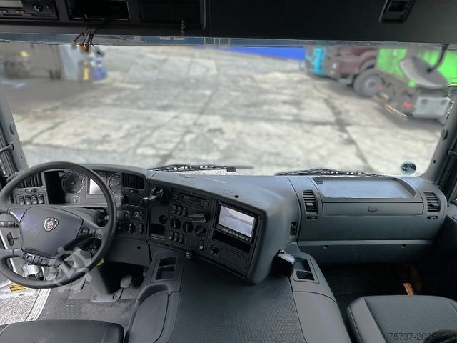 Kampós konténerszállító teherautó SCANIA P.450
