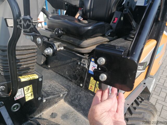 Chargeuse sur pneus GIANT G2700 X-tra HD with loader bucket and palletfork