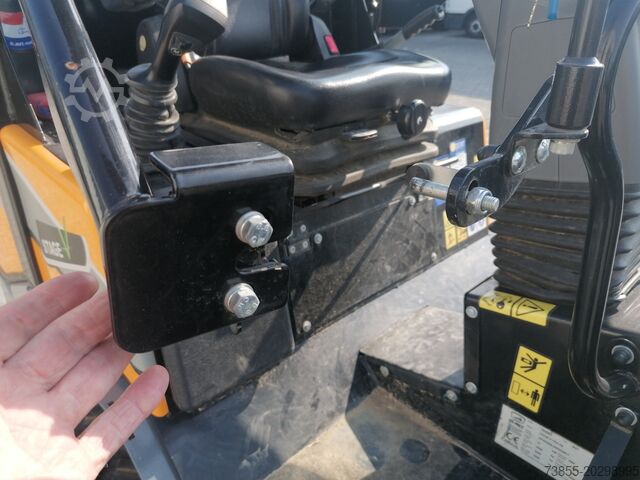 Chargeuse sur pneus GIANT G2700 X-tra HD with loader bucket and palletfork