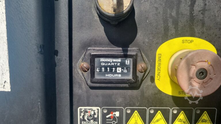 Plateforme élévatrice montée sur camion Isoli PT200 on Nissan NT400