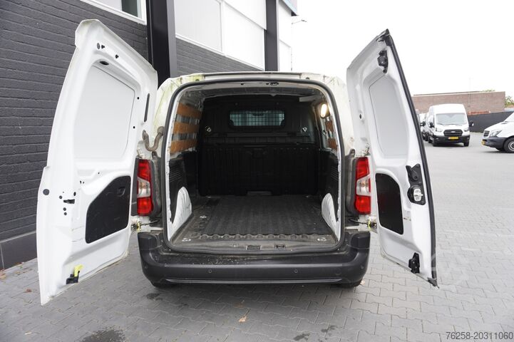 Karavan sa visokim krovom Peugeot Partner 1.2 110PK Benzine - Airco - Navi - Crui...