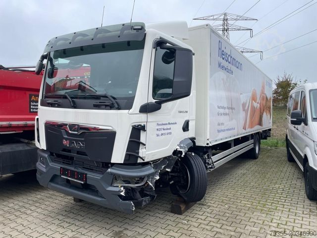 Camión caja MAN TGM 12.290 Klimaauto. NAVI 7,9 Koffer+LBW Unfall