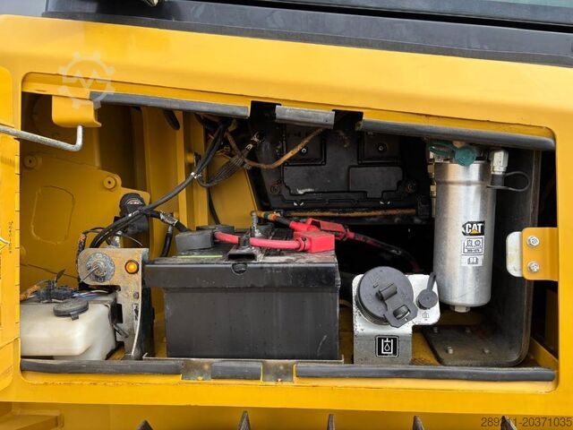 Macchina di livellamento CAT D 6 K 2 XL (Low Verified Hours)