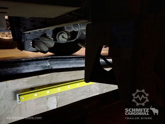 נגרר חצי פתוח עם ברזנט Schmitz Cargobull Curtainsider Mega Getränke