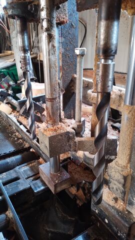 Машины для производства столбов и бревен  