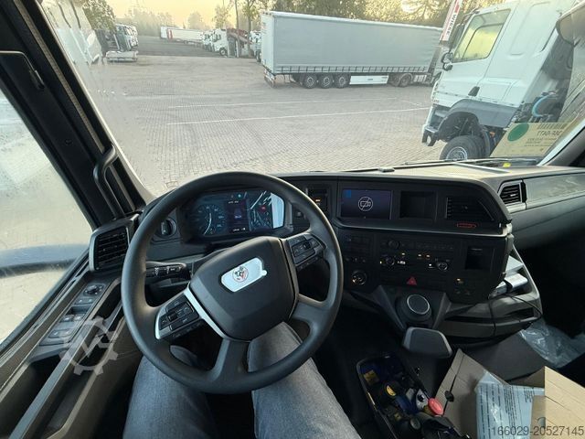 Camion cu platformă MAN 26.470 6x4-4 Hydrodrive Fassi Kran F545 Jib