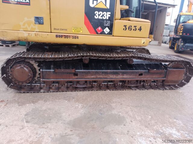 รถขุดตีนตะขาบ Caterpillar 323FLN IHC