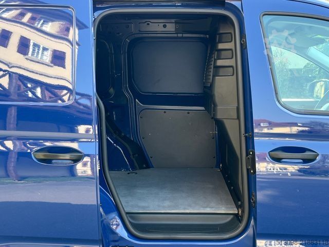 Furgoneta VOLKSWAGEN CADDY 1.5 TSI NAVI KLIMA SHZ PDC VORNE + HINTEN