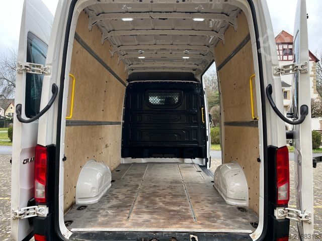 Furgoneta de caja alta VOLKSWAGEN Crafter APA L3H3 ACC KLIMA AHK ASSIST 1 HAND