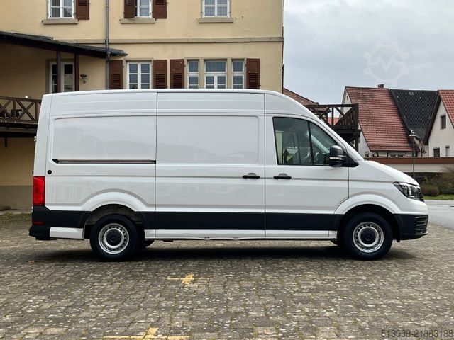 Furgoneta de caja alta VOLKSWAGEN Crafter APA L3H3 ACC KLIMA AHK ASSIST 1 HAND