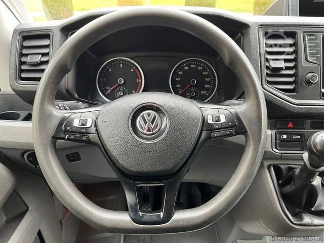 Furgoneta de caja alta VOLKSWAGEN Crafter APA L3H3 ACC KLIMA AHK ASSIST 1 HAND