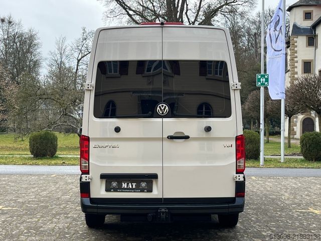 Furgoneta de caja alta VOLKSWAGEN Crafter APA L3H3 ACC KLIMA AHK ASSIST 1 HAND