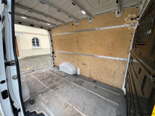 Furgoneta de caja alta VOLKSWAGEN Crafter APA L3H3 ACC KLIMA AHK ASSIST 1 HAND
