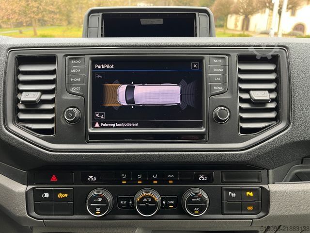 Furgoneta de caja alta VOLKSWAGEN Crafter APA L3H3 ACC KLIMA AHK ASSIST 1 HAND