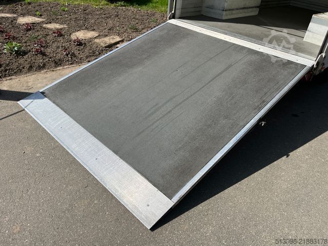 Furgoneta caja VOLKSWAGEN CRAFTER 2.0TDI XXXL KOFFER RAMPE KAMERA 177 PS
