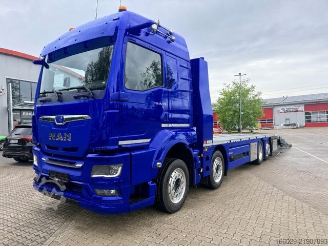Camión para usos especiales MAN Baumaschinen Maschinentransporter mit Rampen
