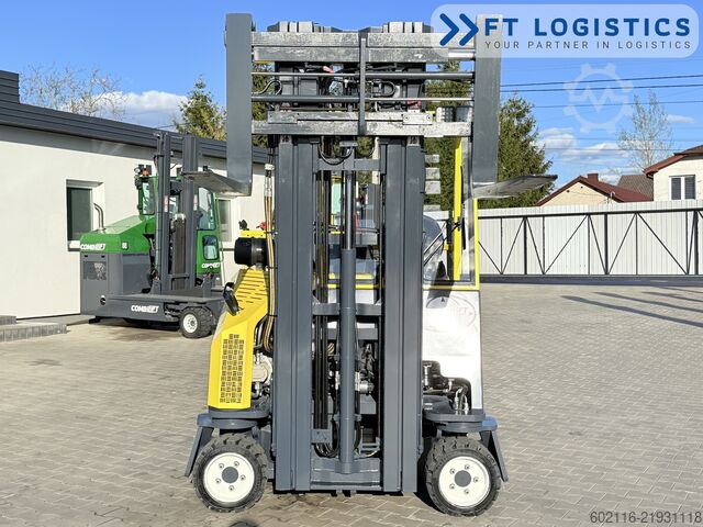 Empilhadeira multidirecional Combilift CB2500 GAS TRIPLEX 6000 FREE-LIFT