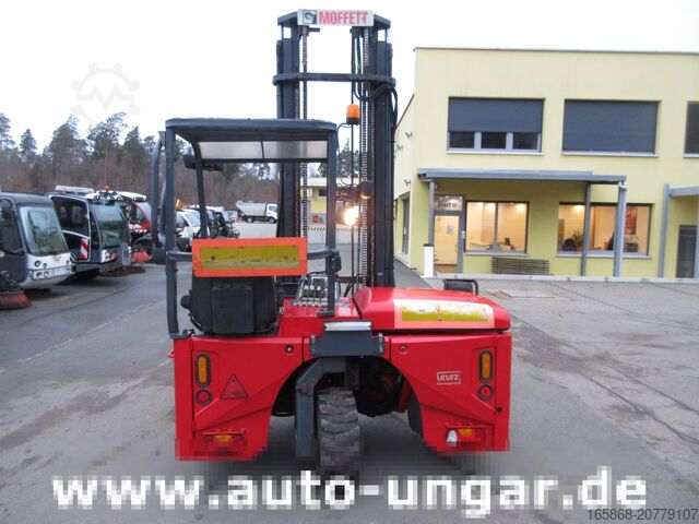 навантажувач, змонтований на вантажівці Moffett M4 M25.4 4-Wege Mitnahmestapler Allrad G