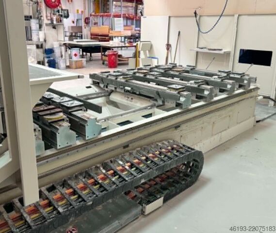Pusat pemesinan SCM Accord FX 30
