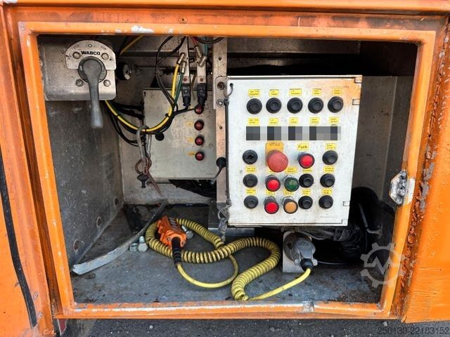 Semi-remorque pour bétail Finkl SAV35 4.Stock Hubdach Lift Tränke Tridec