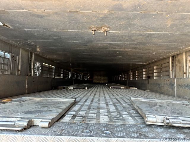 Semi-remorque pour bétail Finkl SAV35 4.Stock Hubdach Lift Tränke Tridec