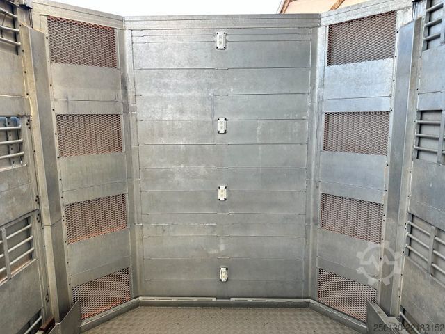 Semi-remorque pour bétail Finkl SAV35 4.Stock Hubdach Lift Tränke Tridec