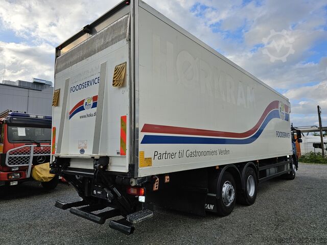 Camião com caixa frigorífica VOLVO FM330 6x2 FRIGOBLOCK Multizone Lenk u. L