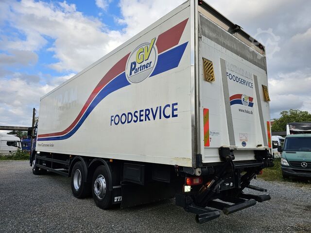 Camião com caixa frigorífica VOLVO FM330 6x2 FRIGOBLOCK Multizone Lenk u. L