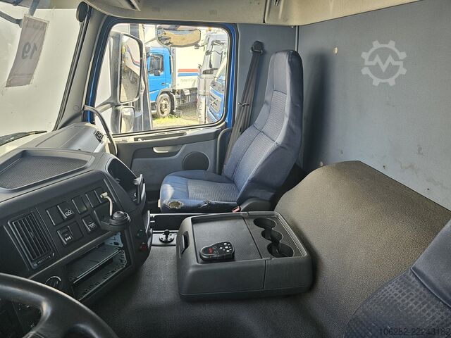 Camião com caixa frigorífica VOLVO FM330 6x2 FRIGOBLOCK Multizone Lenk u. L