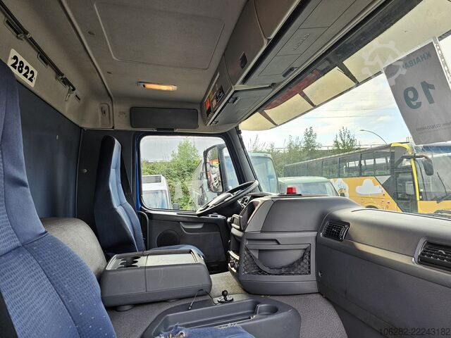 Camião com caixa frigorífica VOLVO FM330 6x2 FRIGOBLOCK Multizone Lenk u. L