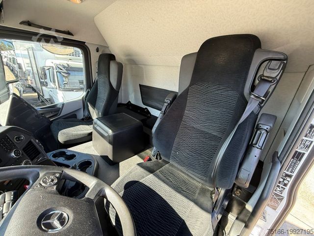 Kælivörubíll MERCEDES-BENZ ANTOS 1830 L Kühlkoffer 7,70 m LBW 1,5 T*BI-Zone