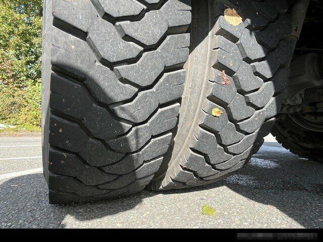 Tippbil MERCEDES-BENZ 1853 AK 4x4 +Kran HMF 1620K+Klima+22.000 km !!