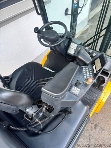  Jungheinrich TFG320S