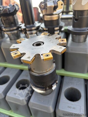 قاطع تفريز قرصي قطر 100 مم × 6 مم مع صفائح قطع على حامل SK40 Frez tarczowy Ø100 mm x 6 mm z płytkami skrawającymi na oprawce SK40 Frez tarczowy Ø100 mm x 6 mm z płytkami skrawającymi na oprawce SK40