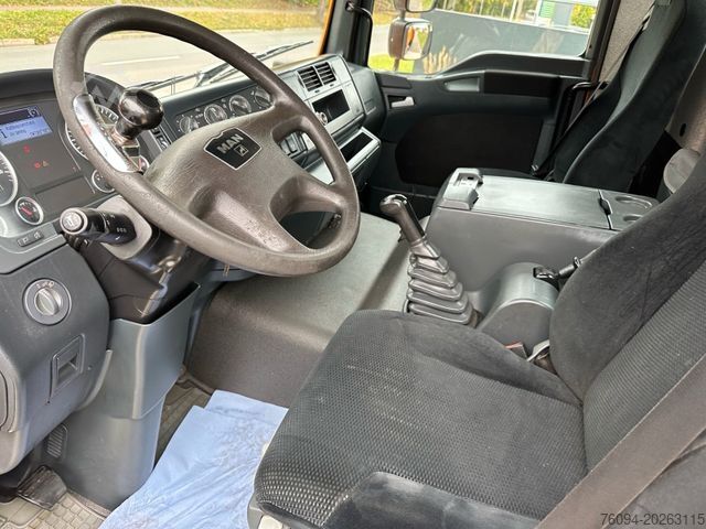 Autocamion basculant tridirecțional MAN TGM 13.250 4x4 Kipper KRAN FUNK AHK WINTERDIENST