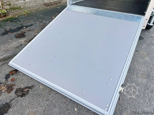  Variant 1315 C2 EDITION | RAMPE | SEITENTÜR 258X148X157CM 1350KG KOFFERANHÄNGER