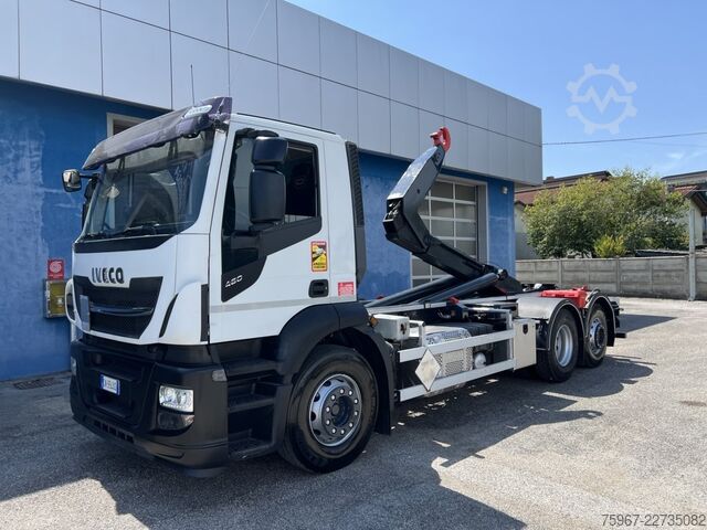 камион с кука за контейнери Iveco Stralis 460