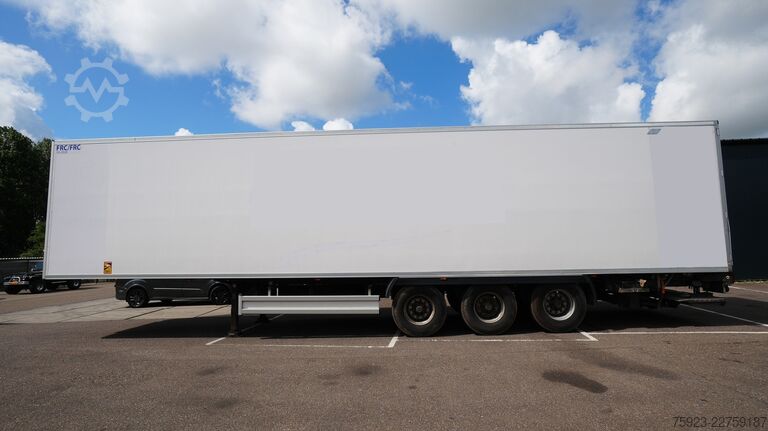 Chladírenská/mrazírenská přeprava LAMBERET 3 Axle frigo trailer Carrier Vector 1950 Bi-Temp