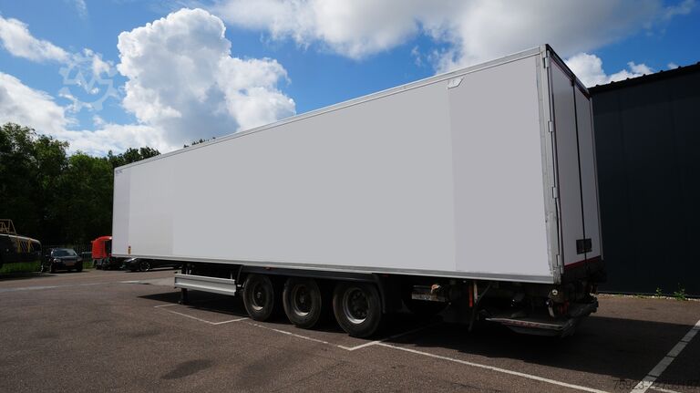 Chladírenská/mrazírenská přeprava LAMBERET 3 Axle frigo trailer Carrier Vector 1950 Bi-Temp