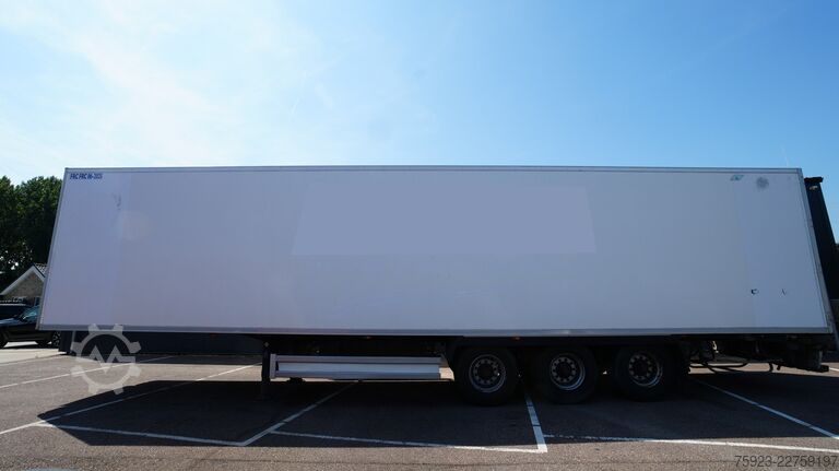 Chladírenská/mrazírenská přeprava LAMBERET 3 Axle frigo trailer Carrier Vector 1950 mt Bi-...