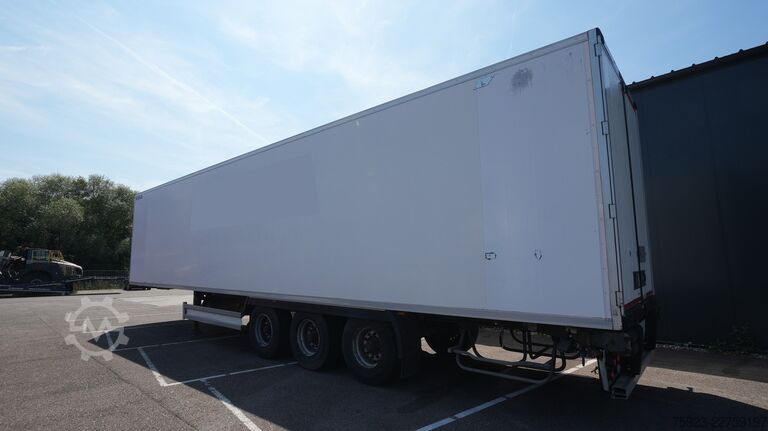 Chladírenská/mrazírenská přeprava LAMBERET 3 Axle frigo trailer Carrier Vector 1950 mt Bi-...