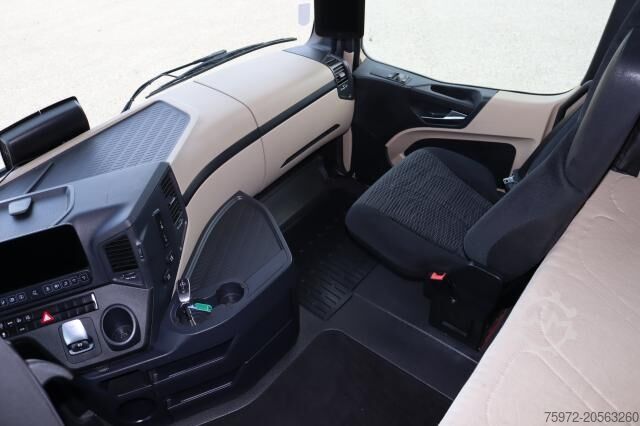 Standard tractor unit Actros 1843 LS