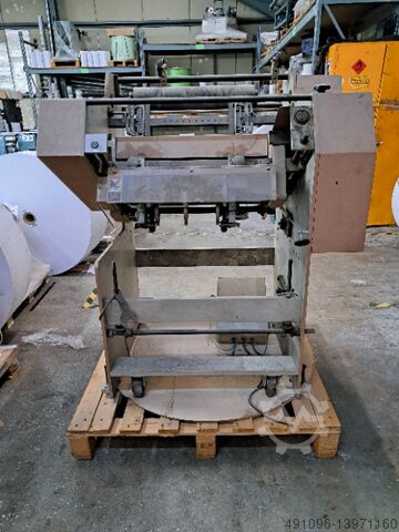 Continuous fanfolded folding machine 