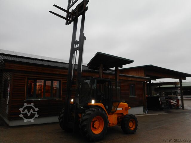 Gaffeltruck för alla typer av terrängkörning JCB 930 ALLRAD Triplex SS Kabine