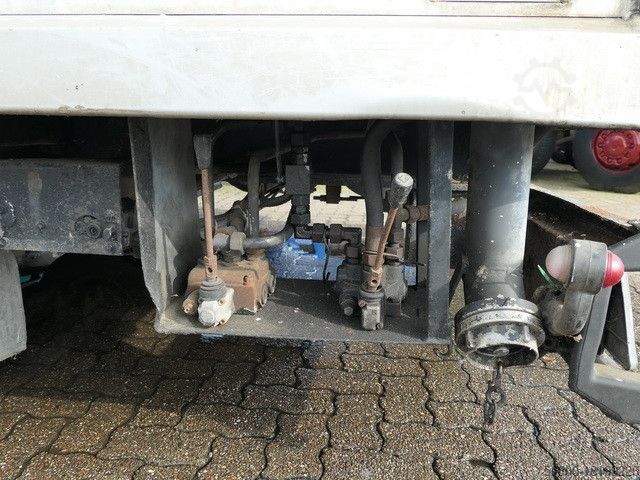 Pferdeanhänger  Bannas AT 24.83, 3 Etagen, Schweine, Liftachse