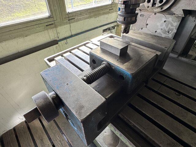 Máy phay giường OBRABIAREK FNC-25D3