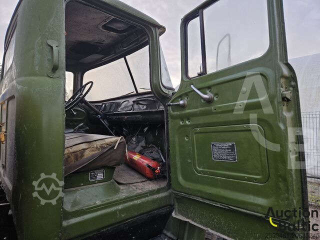 Grondboormachine  ZIL 131