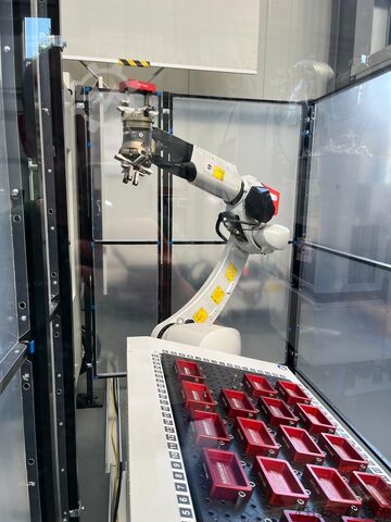 Centru de prelucrare vertical DAHLIH MCV-860 mit RoboJob MA 25