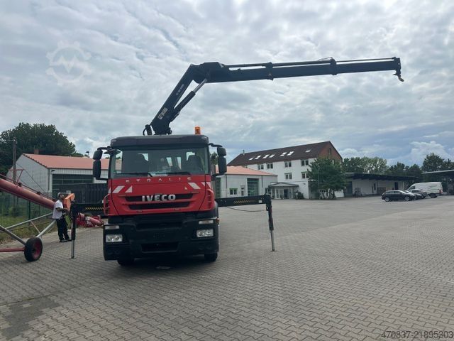 Araba taşıyıcı kamyon IVECO AD260S36 / Hiab 166 Funk / Maschinentransporter