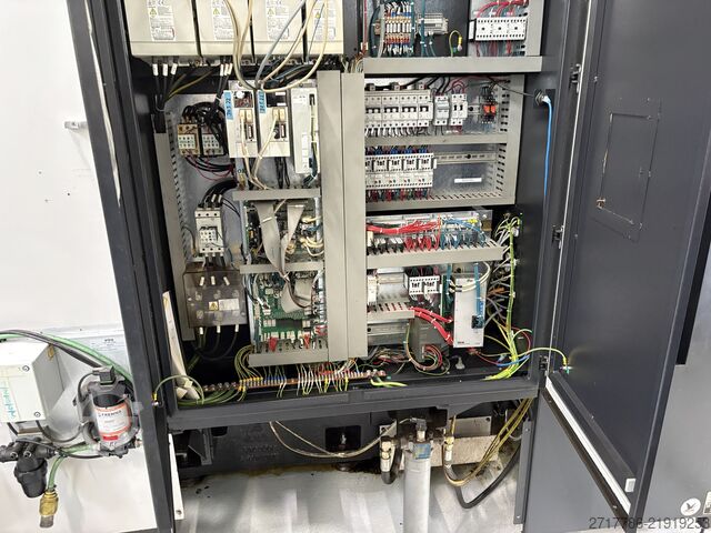 CNC vertikalni obradni centar Mazak VTC 300 II